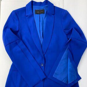 BCBGMAXAZRIA “Gia” Slit-Sleeve Blazer in Royal Blue – Sleek, Statement-Making